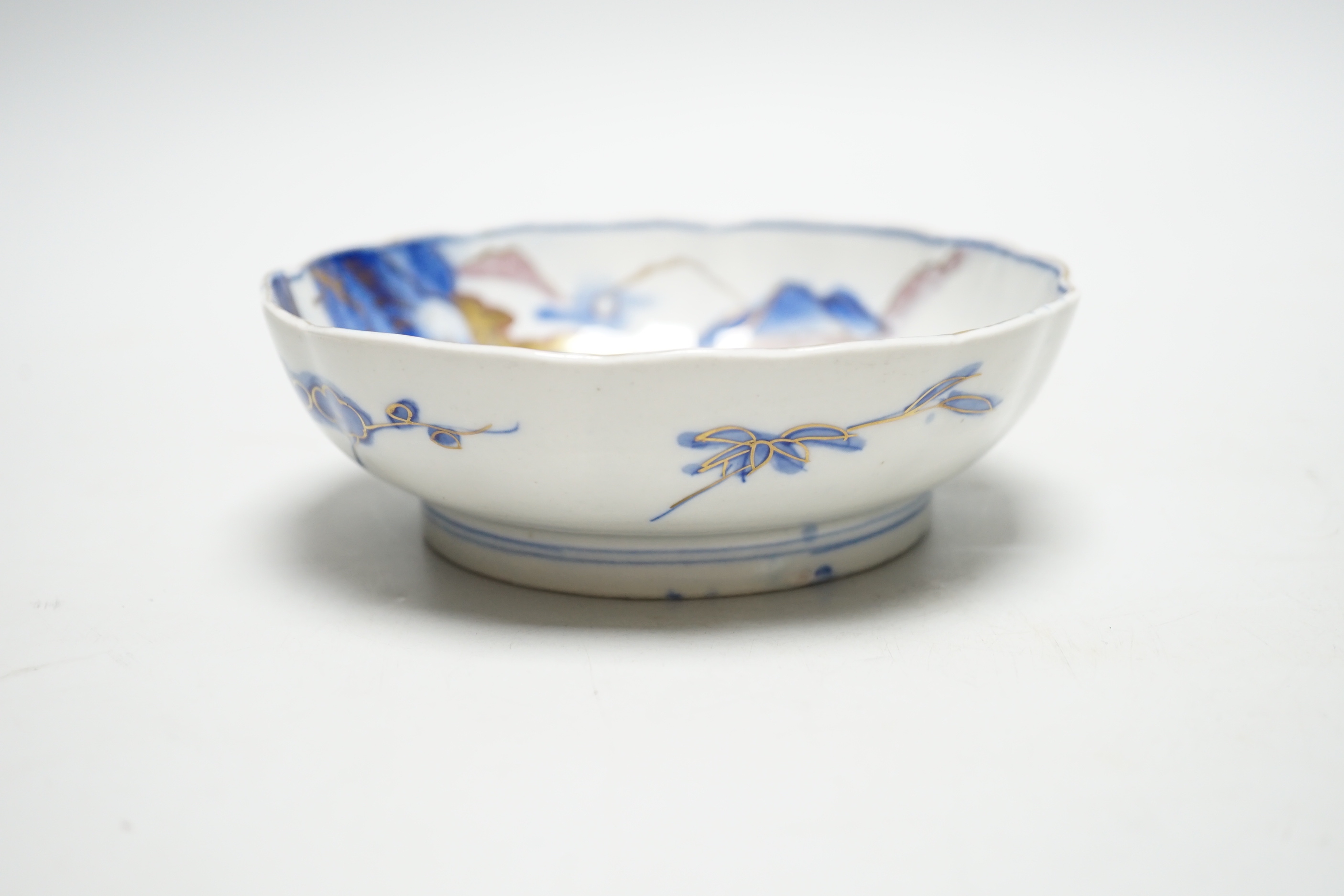 A 17th / 18th century Japanese Arita dish, 15cm